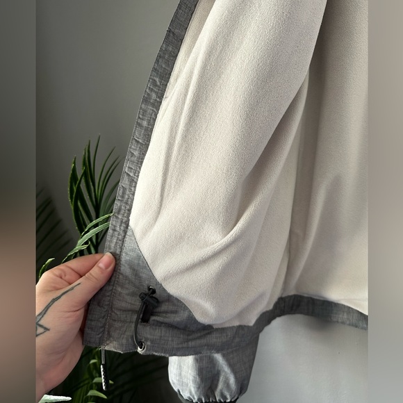 The North Face Grey Jacket - Picture 4 of 5